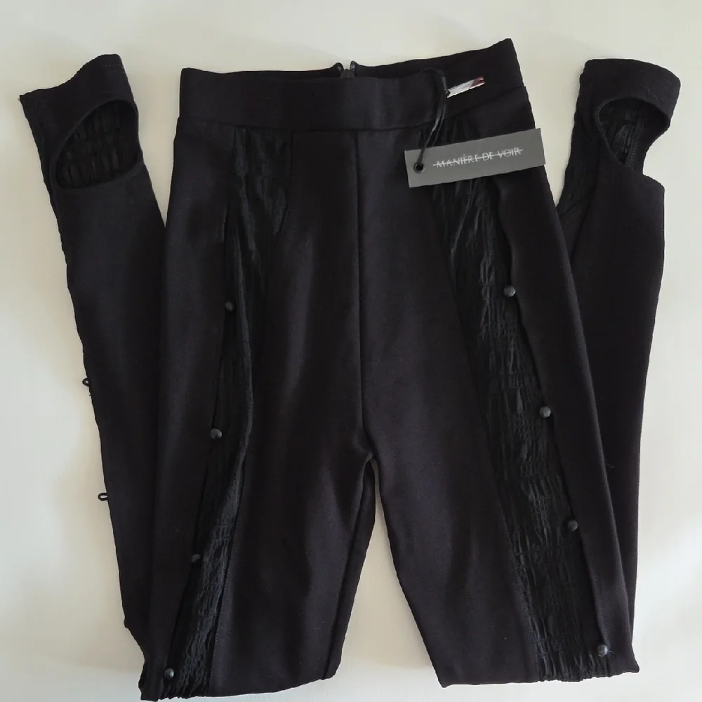 Maniere De Voir Black Ankle Pants with Button Accents (NEW WITH TAGS)❤️ - Picture 1 of 4